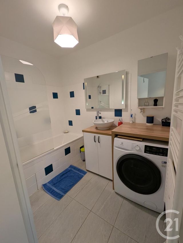 Appartement F3 à vendre - 3 pièces - 77.79 m2 - LYON - 69007 - RHONE-ALPES - Century 21 Le 7 De Coeur