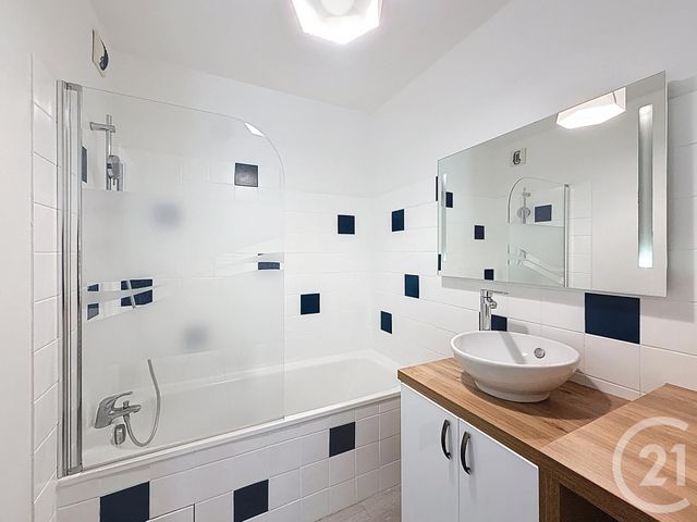 Appartement F3 à vendre - 3 pièces - 77.79 m2 - LYON - 69007 - RHONE-ALPES - Century 21 Le 7 De Coeur