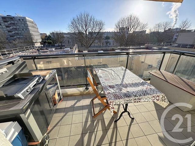 Appartement F3 à vendre - 3 pièces - 70.0 m2 - LYON - 69007 - RHONE-ALPES - Century 21 Le 7 De Coeur