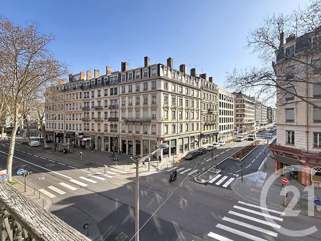 Appartement F2 bis à vendre - 2 pièces - 56.8 m2 - LYON - 69007 - RHONE-ALPES - Century 21 Le 7 De Coeur