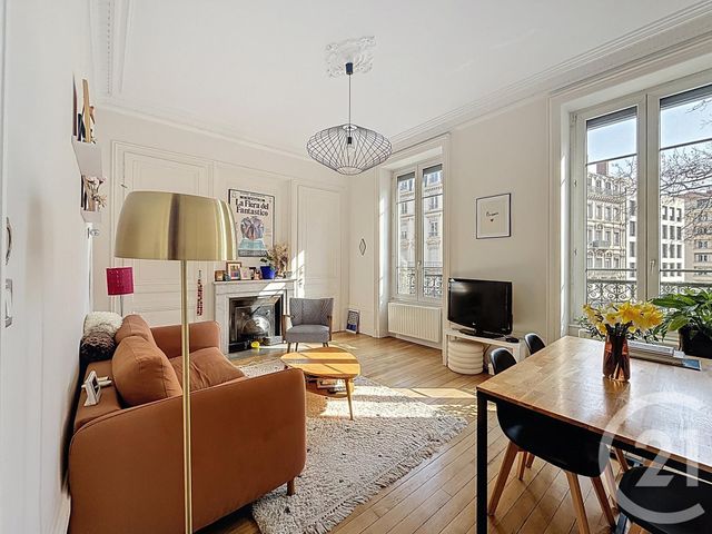 Appartement F2 bis à vendre - 2 pièces - 56.8 m2 - LYON - 69007 - RHONE-ALPES - Century 21 Le 7 De Coeur