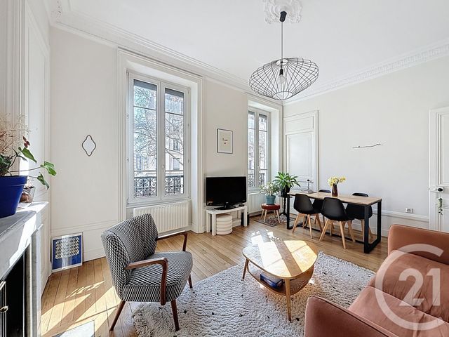 Appartement F2 bis à vendre - 2 pièces - 56.8 m2 - LYON - 69007 - RHONE-ALPES - Century 21 Le 7 De Coeur