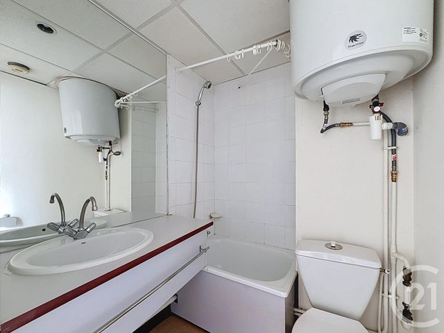 Appartement Studio à vendre - 1 pièce - 27.87 m2 - LYON - 69007 - RHONE-ALPES - Century 21 Le 7 De Coeur