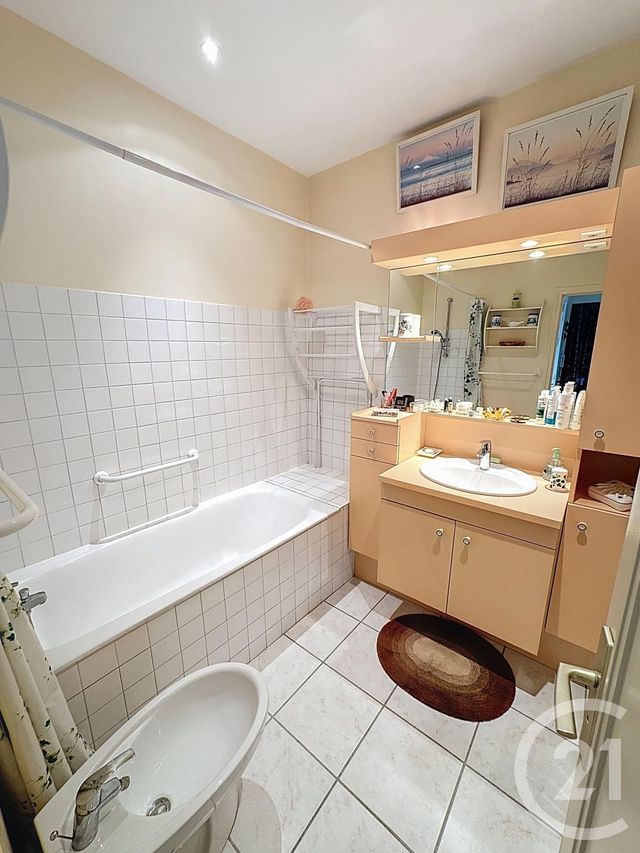 Appartement F2 à vendre - 2 pièces - 51.4 m2 - LYON - 69007 - RHONE-ALPES - Century 21 Le 7 De Coeur