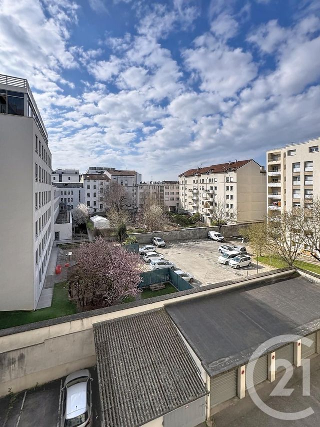 Appartement F2 à vendre - 2 pièces - 51.4 m2 - LYON - 69007 - RHONE-ALPES - Century 21 Le 7 De Coeur