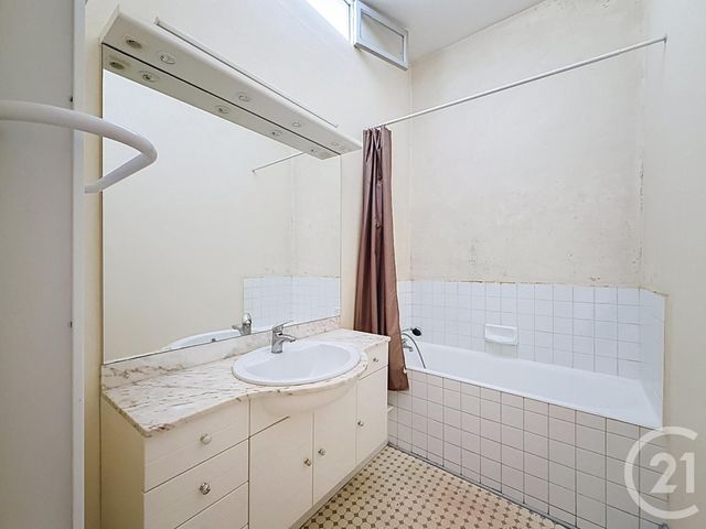Appartement F1 bis à vendre - 2 pièces - 34.5 m2 - LYON - 69007 - RHONE-ALPES - Century 21 Le 7 De Coeur