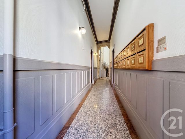 Appartement F1 bis à vendre - 2 pièces - 34.5 m2 - LYON - 69007 - RHONE-ALPES - Century 21 Le 7 De Coeur