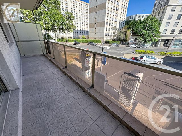 Appartement F4 à vendre - 4 pièces - 83.61 m2 - LYON - 69007 - RHONE-ALPES - Century 21 Le 7 De Coeur
