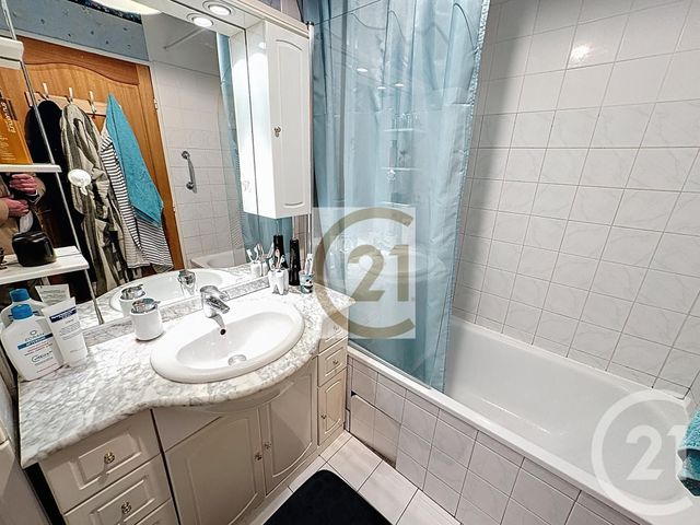 Appartement F4 à vendre - 4 pièces - 83.61 m2 - LYON - 69007 - RHONE-ALPES - Century 21 Le 7 De Coeur