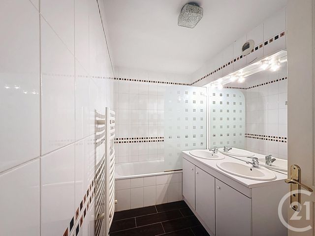 Appartement F3 bis à vendre - 3 pièces - 85.22 m2 - LYON - 69007 - RHONE-ALPES - Century 21 Le 7 De Coeur