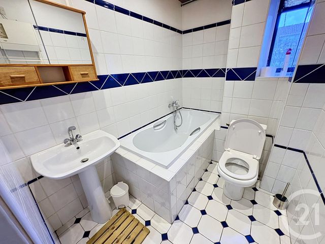 Appartement à vendre - 2 pièces - 42.1 m2 - LYON - 69003 - RHONE-ALPES - Century 21 Le 7 De Coeur