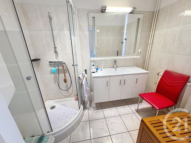 Appartement F5 à vendre - 5 pièces - 102.42 m2 - LYON - 69007 - RHONE-ALPES - Century 21 Le 7 De Coeur