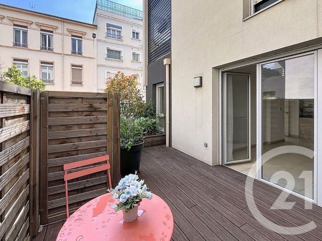 Appartement F2 à vendre - 2 pièces - 45.38 m2 - LYON - 69007 - RHONE-ALPES - Century 21 Le 7 De Coeur