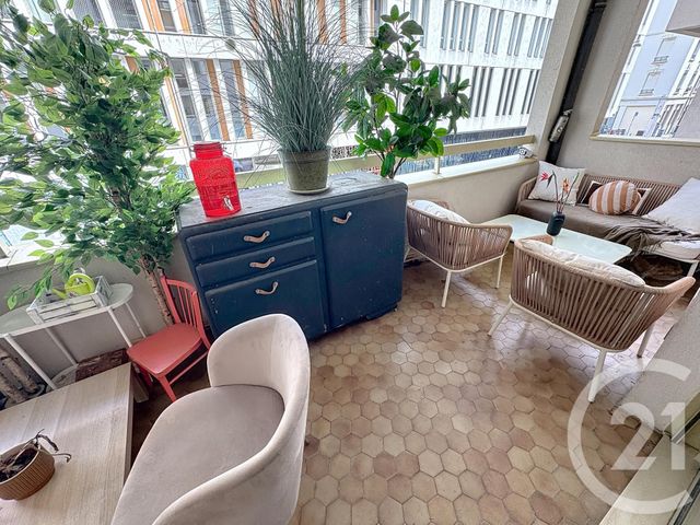 Appartement F4 à vendre - 4 pièces - 112.0 m2 - LYON - 69007 - RHONE-ALPES - Century 21 Le 7 De Coeur