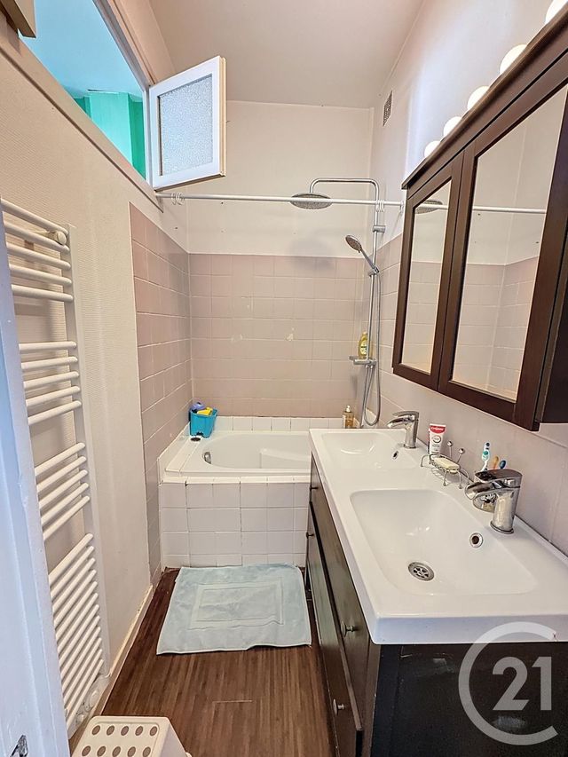 Appartement F4 à vendre - 4 pièces - 82.84 m2 - LYON - 69007 - RHONE-ALPES - Century 21 Le 7 De Coeur