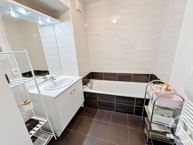 Appartement F3 à vendre - 3 pièces - 68.0 m2 - LYON - 69007 - RHONE-ALPES - Century 21 Le 7 De Coeur