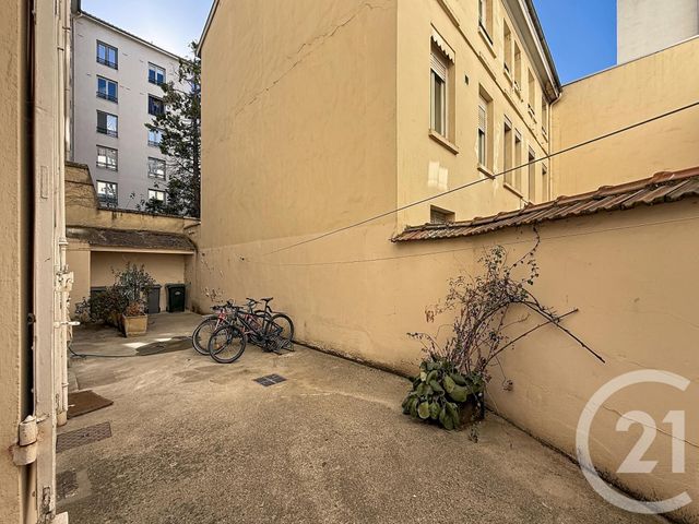 Appartement F3 à vendre - 3 pièces - 74.23 m2 - LYON - 69007 - RHONE-ALPES - Century 21 Le 7 De Coeur