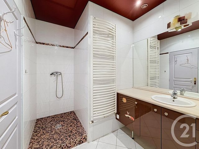 Appartement F3 à vendre - 3 pièces - 74.23 m2 - LYON - 69007 - RHONE-ALPES - Century 21 Le 7 De Coeur