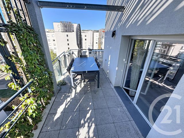 Appartement F4 à vendre - 4 pièces - 76.0 m2 - LYON - 69007 - RHONE-ALPES - Century 21 Le 7 De Coeur