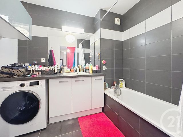 Appartement F4 à vendre - 4 pièces - 76.0 m2 - LYON - 69007 - RHONE-ALPES - Century 21 Le 7 De Coeur