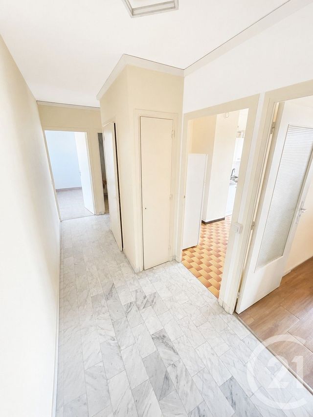 Appartement F3 à vendre - 3 pièces - 66.6 m2 - LYON - 69007 - RHONE-ALPES - Century 21 Le 7 De Coeur