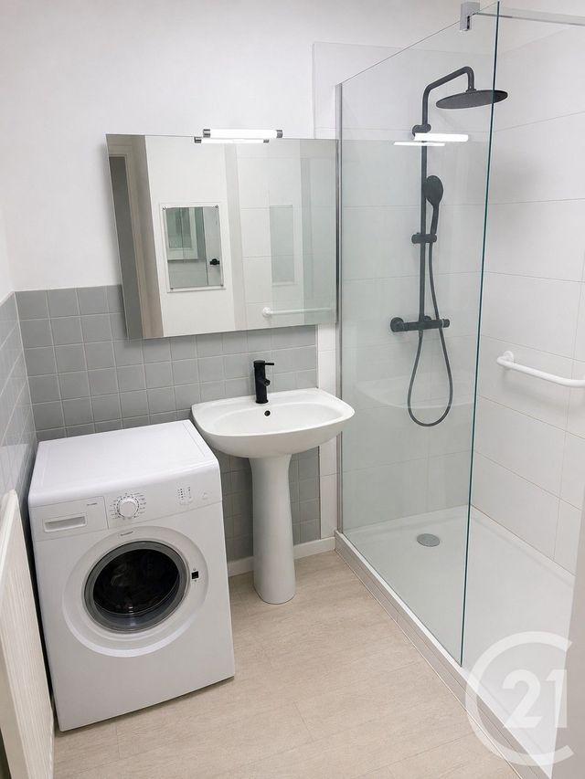Appartement F3 à vendre - 3 pièces - 66.6 m2 - LYON - 69007 - RHONE-ALPES - Century 21 Le 7 De Coeur