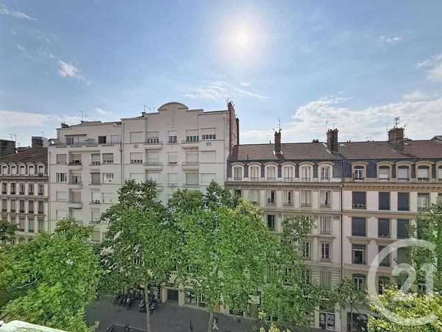 Appartement F2 bis à vendre - 2 pièces - 72.14 m2 - LYON - 69007 - RHONE-ALPES - Century 21 Le 7 De Coeur