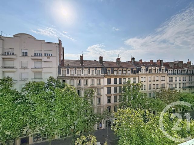 Appartement F2 bis à vendre - 2 pièces - 72.14 m2 - LYON - 69007 - RHONE-ALPES - Century 21 Le 7 De Coeur
