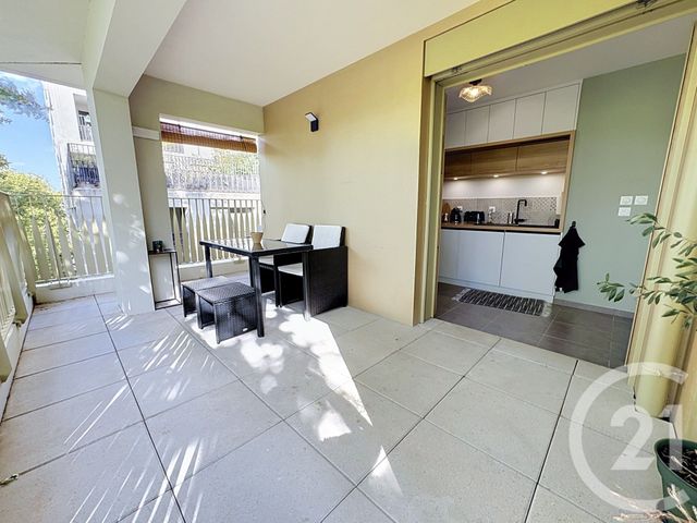 Appartement F3 à vendre - 3 pièces - 60.2 m2 - LYON - 69007 - RHONE-ALPES - Century 21 Le 7 De Coeur