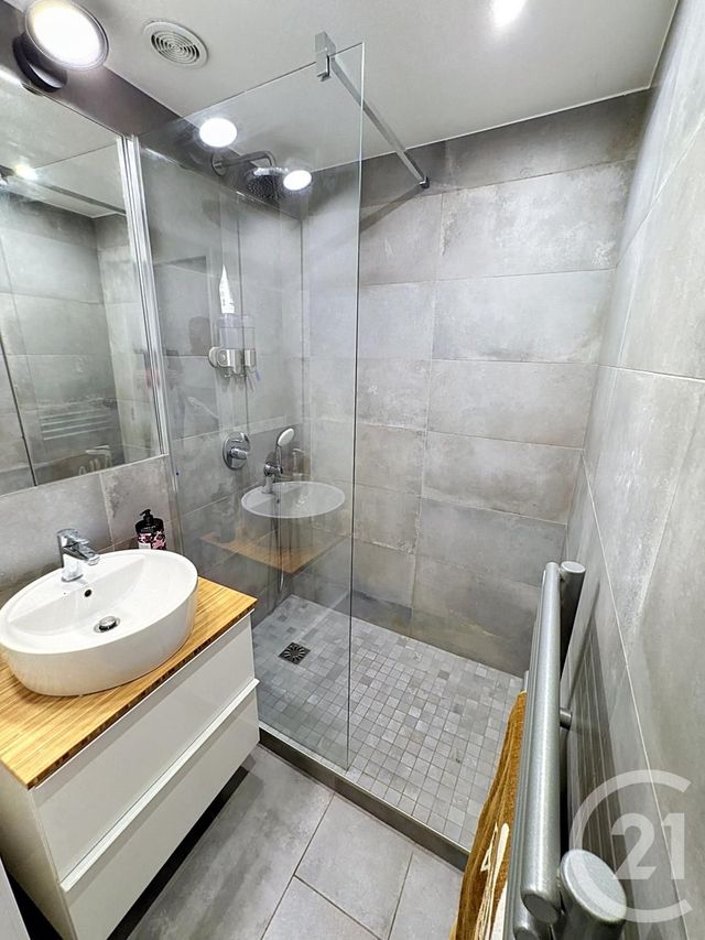 Appartement T3 à vendre - 3 pièces - 50.1 m2 - LYON - 69001 - RHONE-ALPES - Century 21 Le 7 De Coeur
